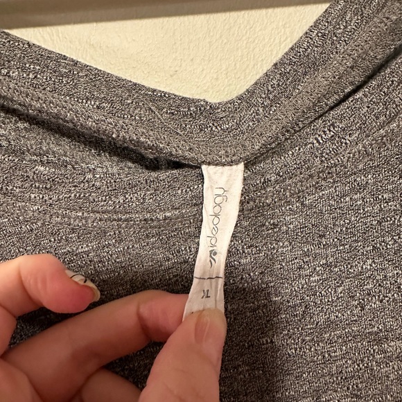 Workout Tank Ideology Size XL. Rouching detail one sided - Picture 3 of 3